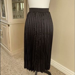 *NWT* Pleated Faux Silk/Satin Flowy Midi Skirt